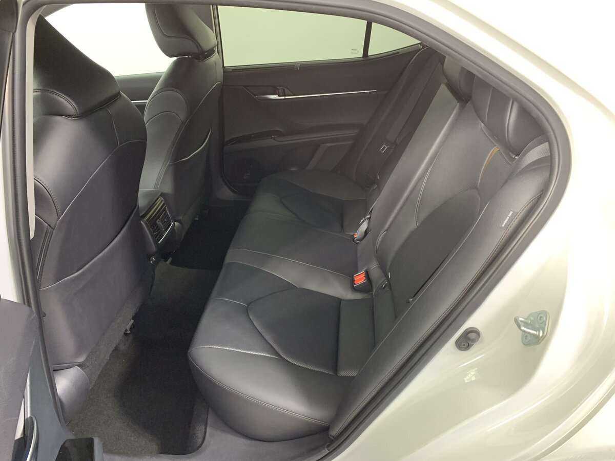 Toyota Camry с пробегом — 2021 год. Фото: #9