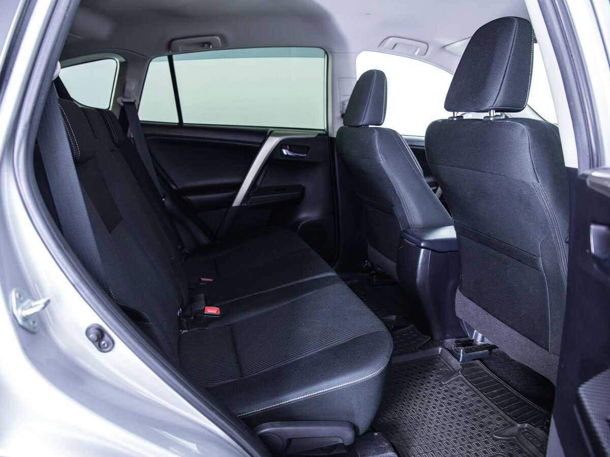 Toyota RAV4 с пробегом — 2013 год. Фото: #8