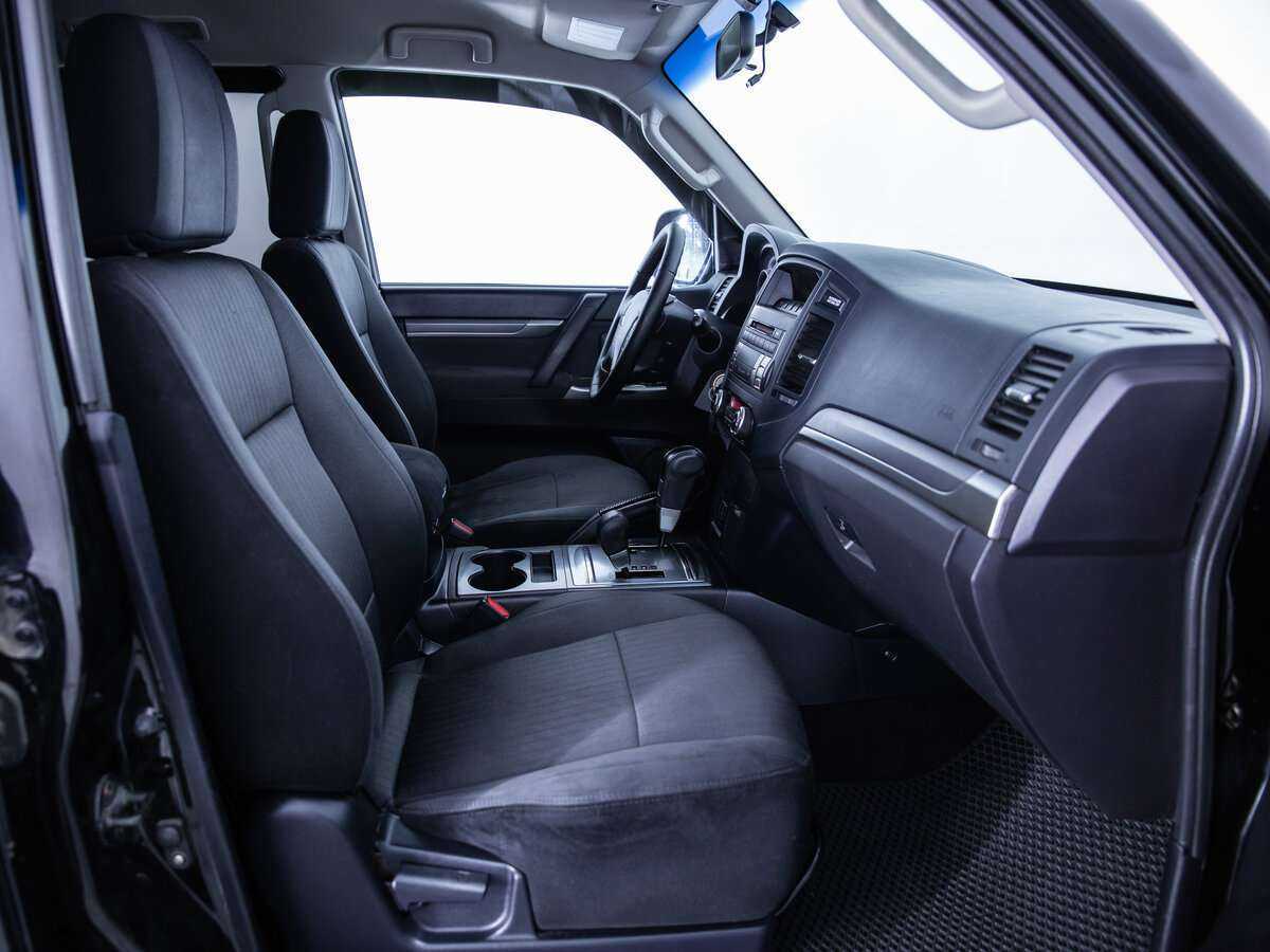 Mitsubishi Pajero с пробегом — 2012 год. Фото: #6