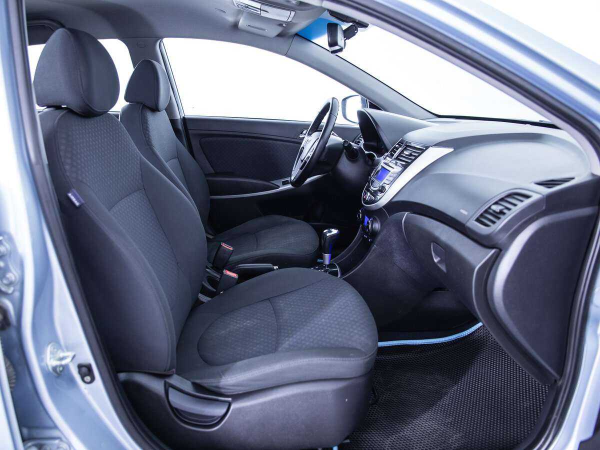 Hyundai Solaris с пробегом — 2012 год. Фото: #9