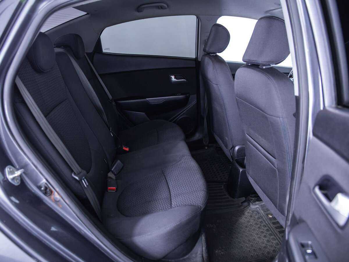 Kia Rio с пробегом — 2017 год. Фото: #8