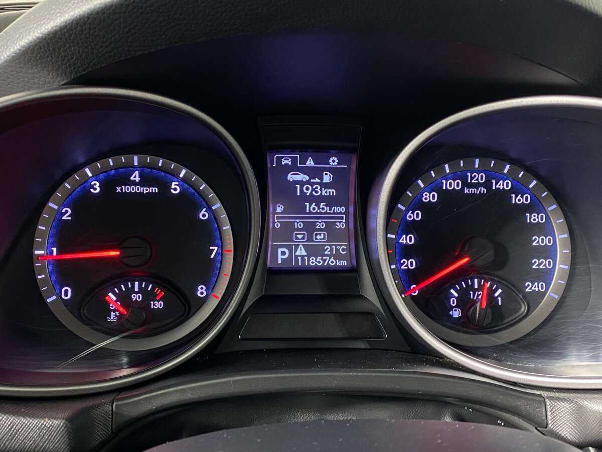 Hyundai Santa Fe с пробегом — 2015 год. Фото: #13