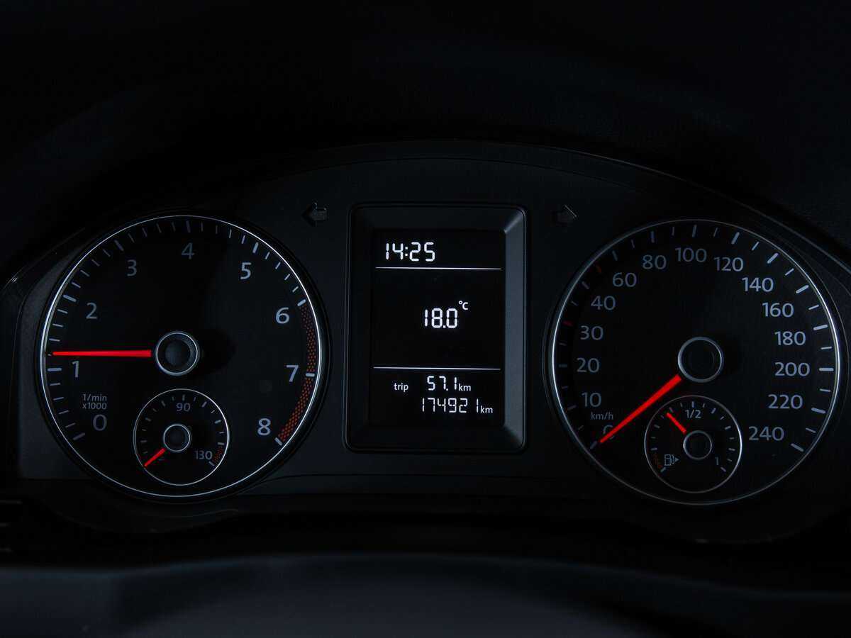 Volkswagen Golf Plus с пробегом — 2012 год. Фото: #14