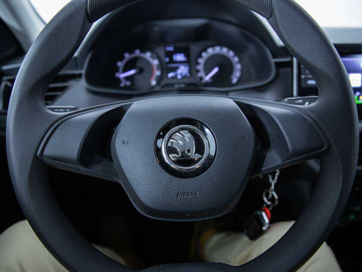 Skoda Rapid с пробегом — 2021 год. Фото: #11