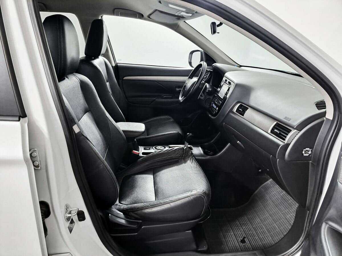 Mitsubishi Outlander с пробегом — 2014 год. Фото: #6
