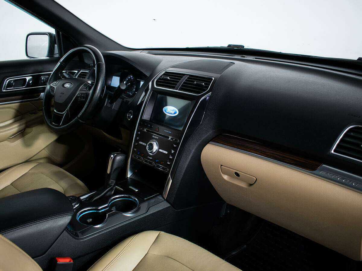 Ford Explorer с пробегом — 2016 год. Фото: #8