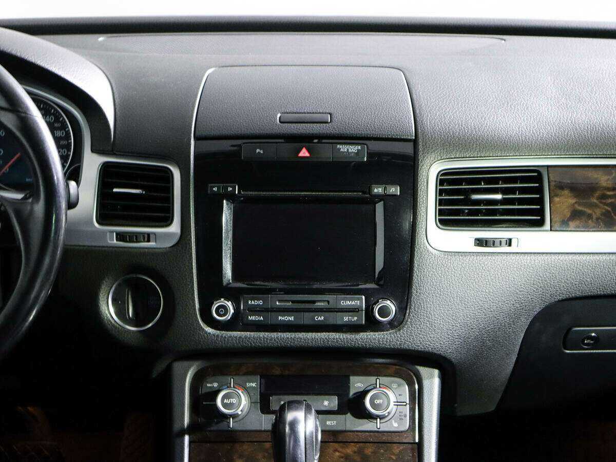 Volkswagen Touareg с пробегом — 2012 год. Фото: #12