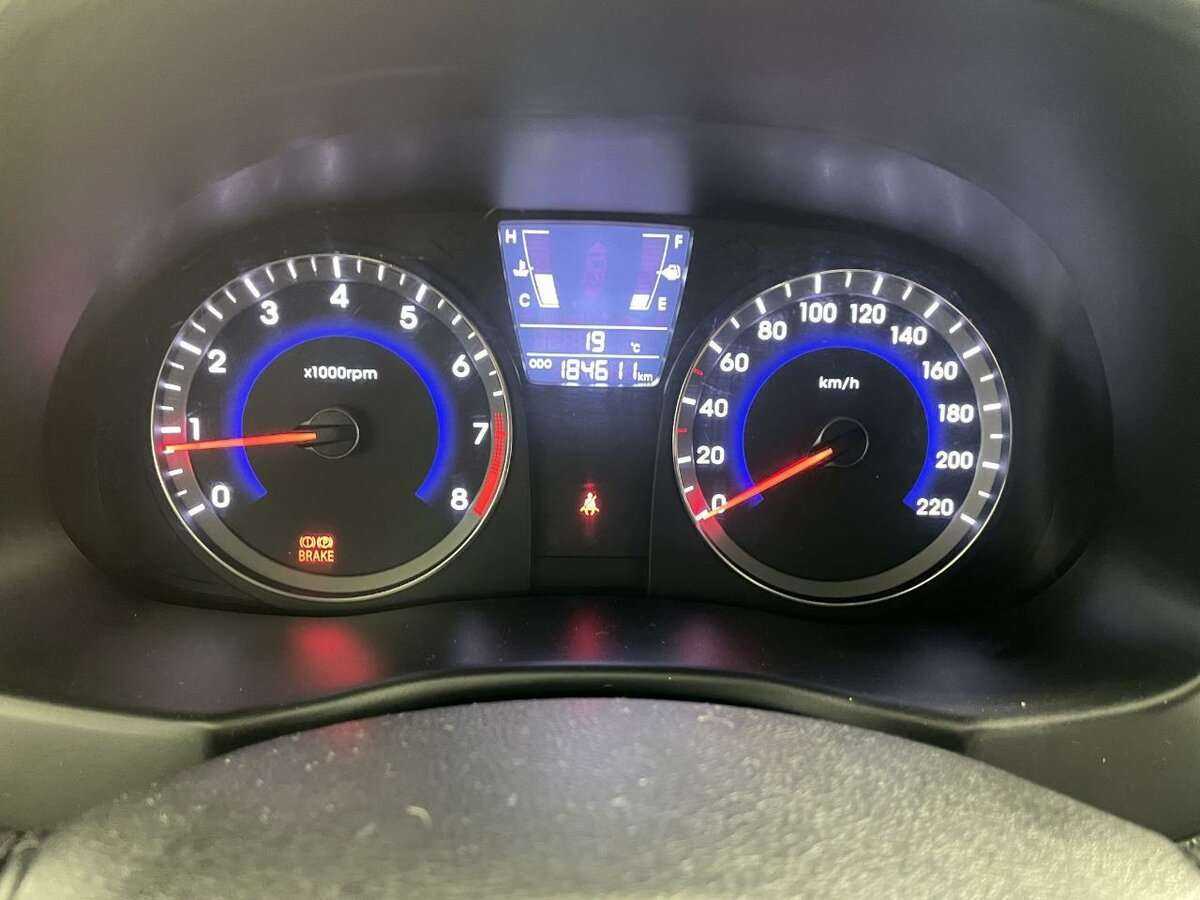 Hyundai Solaris с пробегом — 2014 год. Фото: #10