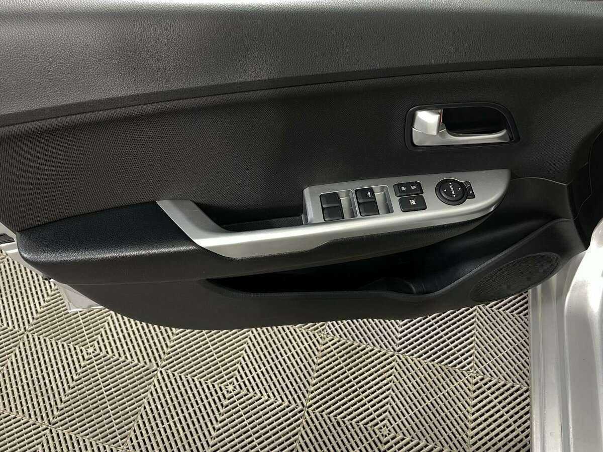 Kia Rio с пробегом — 2013 год. Фото: #7