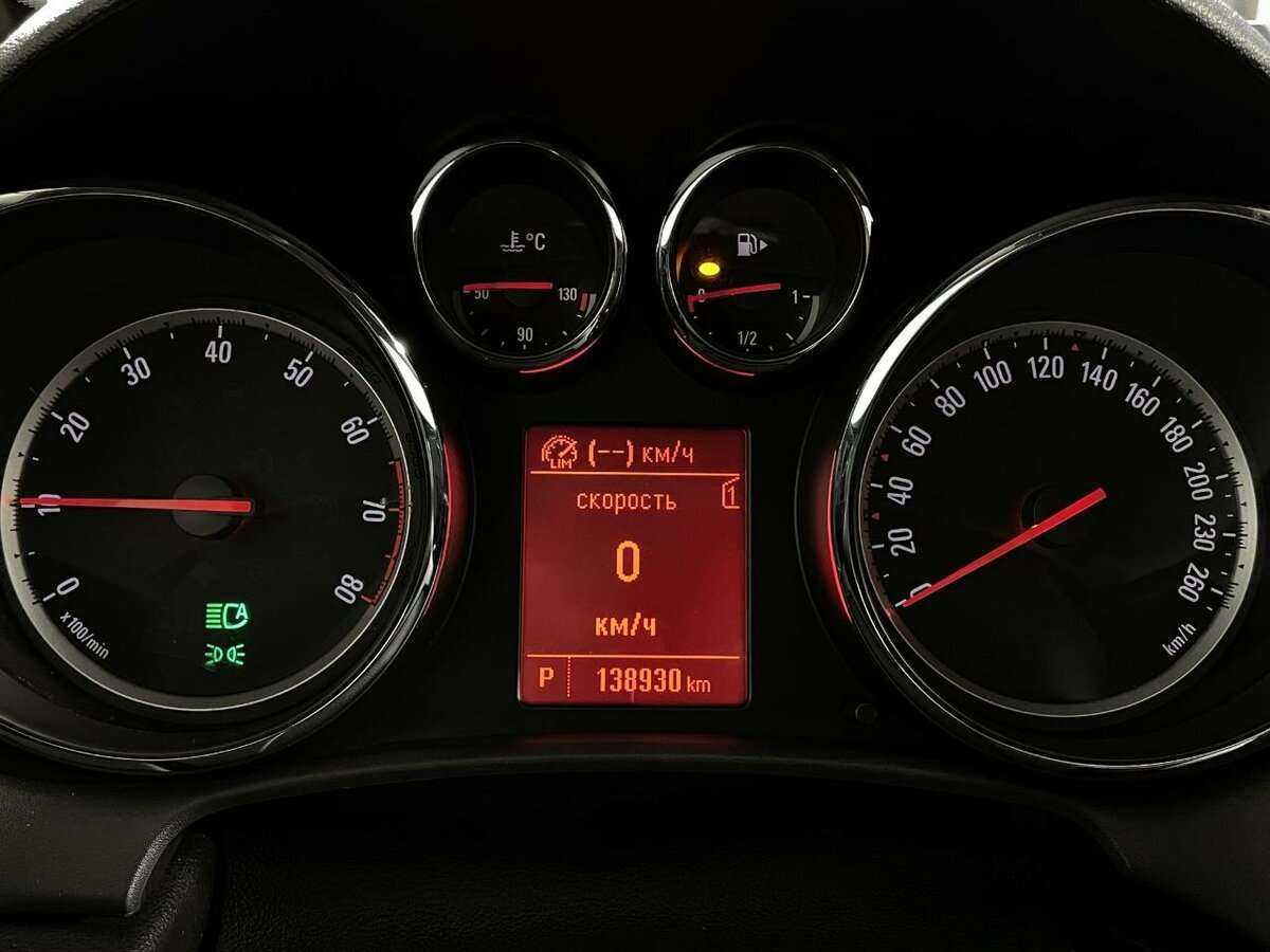 Opel Astra с пробегом — 2013 год. Фото: #10