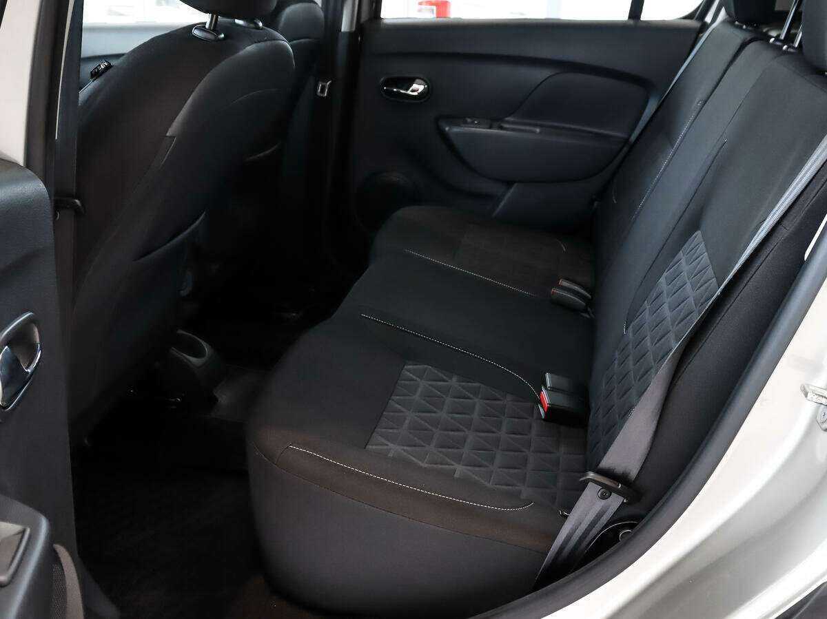 Renault Sandero с пробегом — 2017 год. Фото: #9