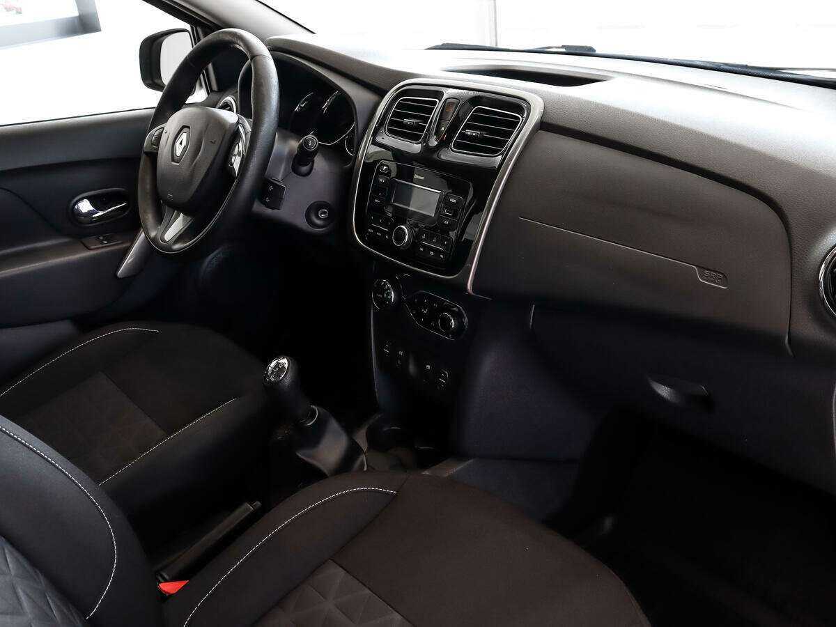 Renault Sandero с пробегом — 2017 год. Фото: #10