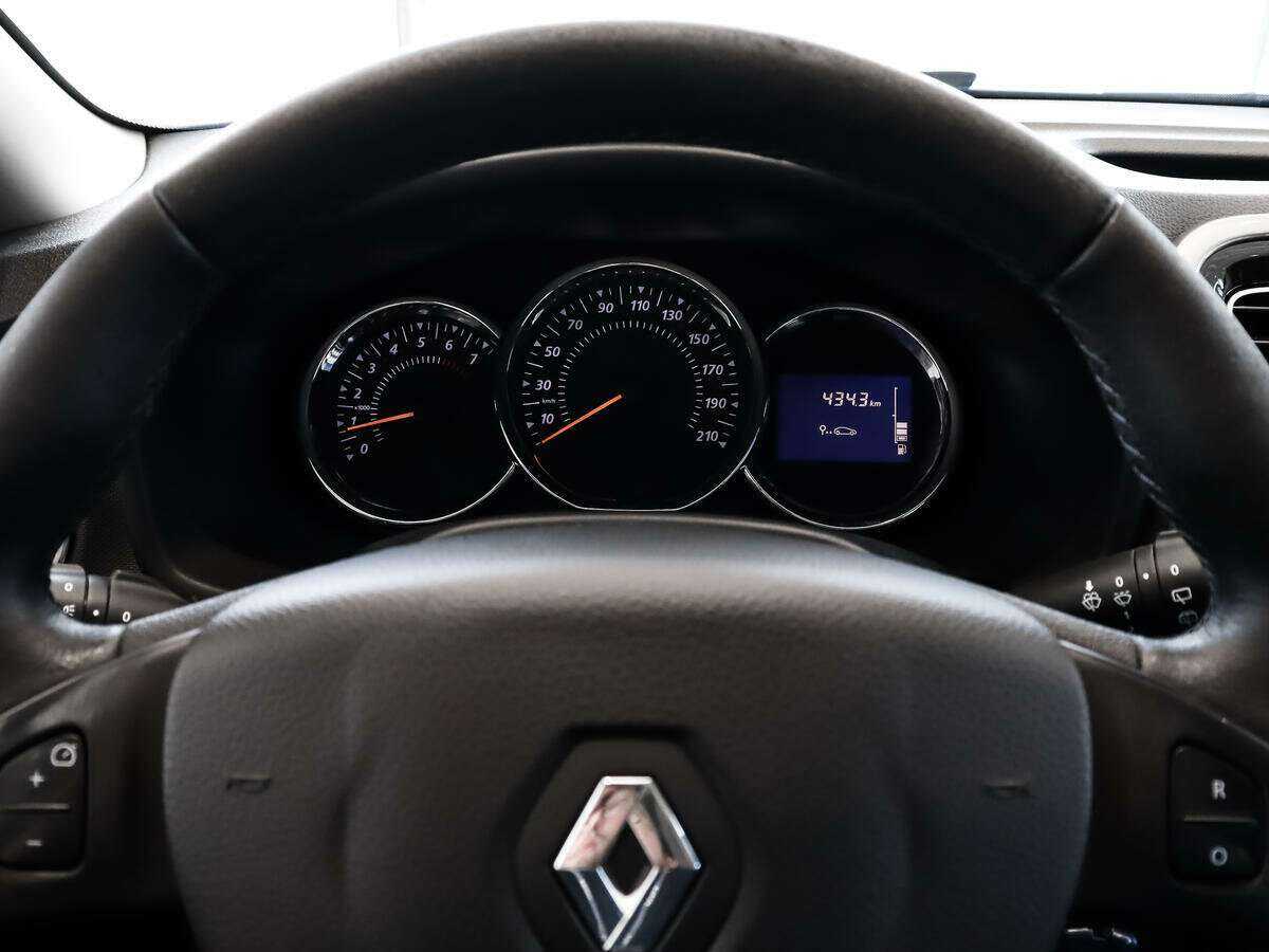 Renault Sandero с пробегом — 2017 год. Фото: #14