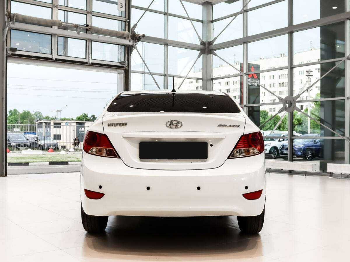 Hyundai Solaris с пробегом — 2012 год. Фото: #6