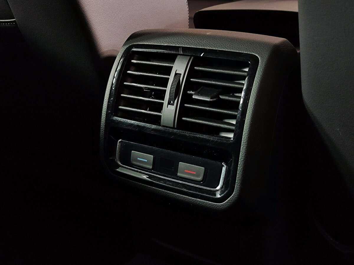 Volkswagen Passat с пробегом — 2019 год. Фото: #12