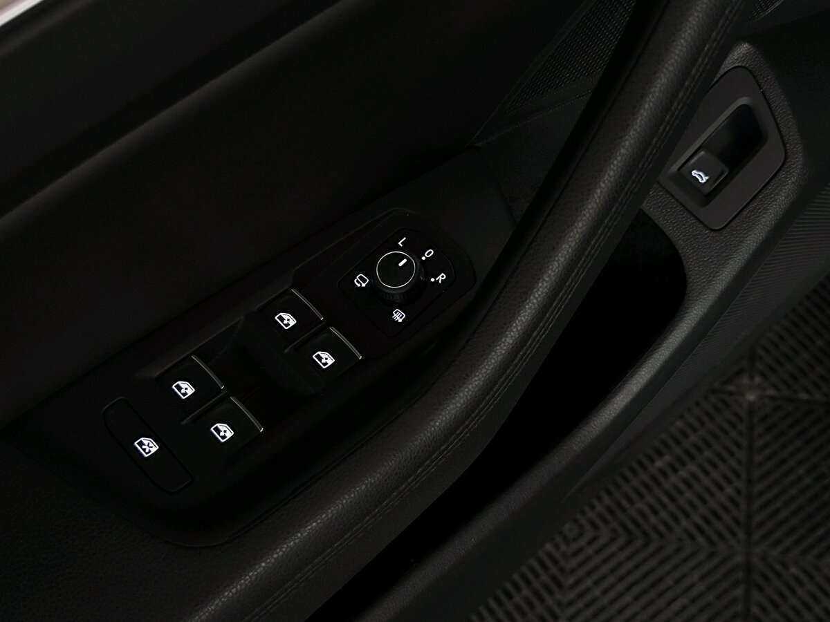 Volkswagen Passat с пробегом — 2019 год. Фото: #23