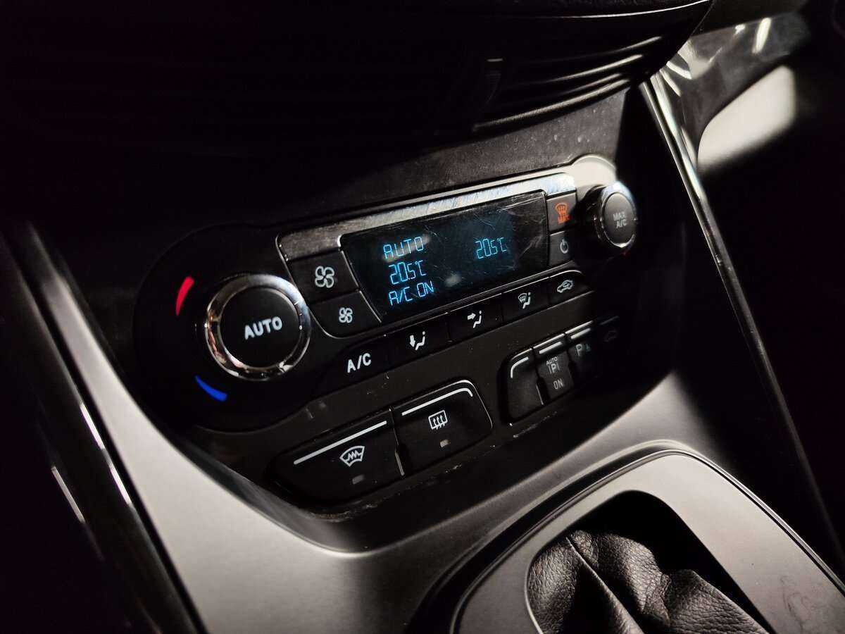 Ford Kuga с пробегом — 2015 год. Фото: #16