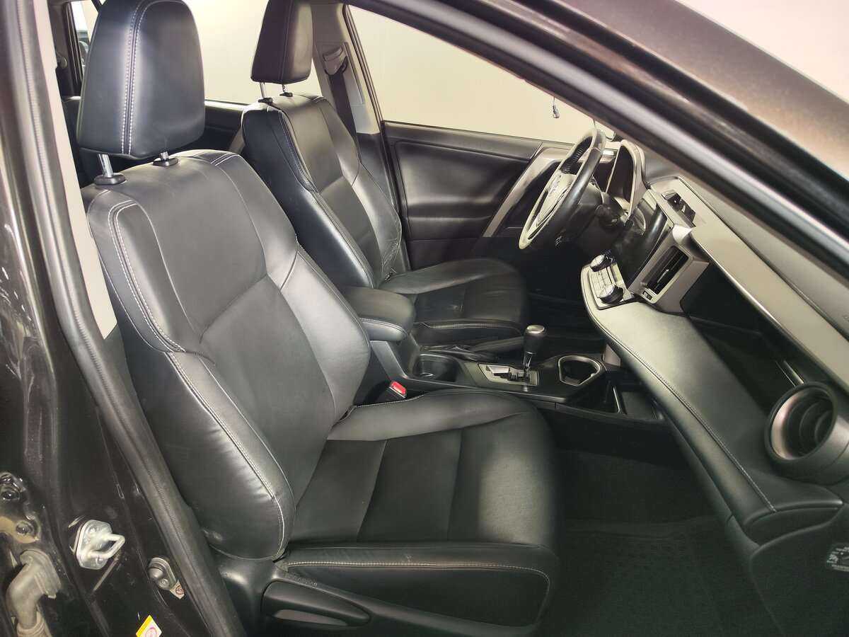 Toyota RAV4 с пробегом — 2015 год. Фото: #7