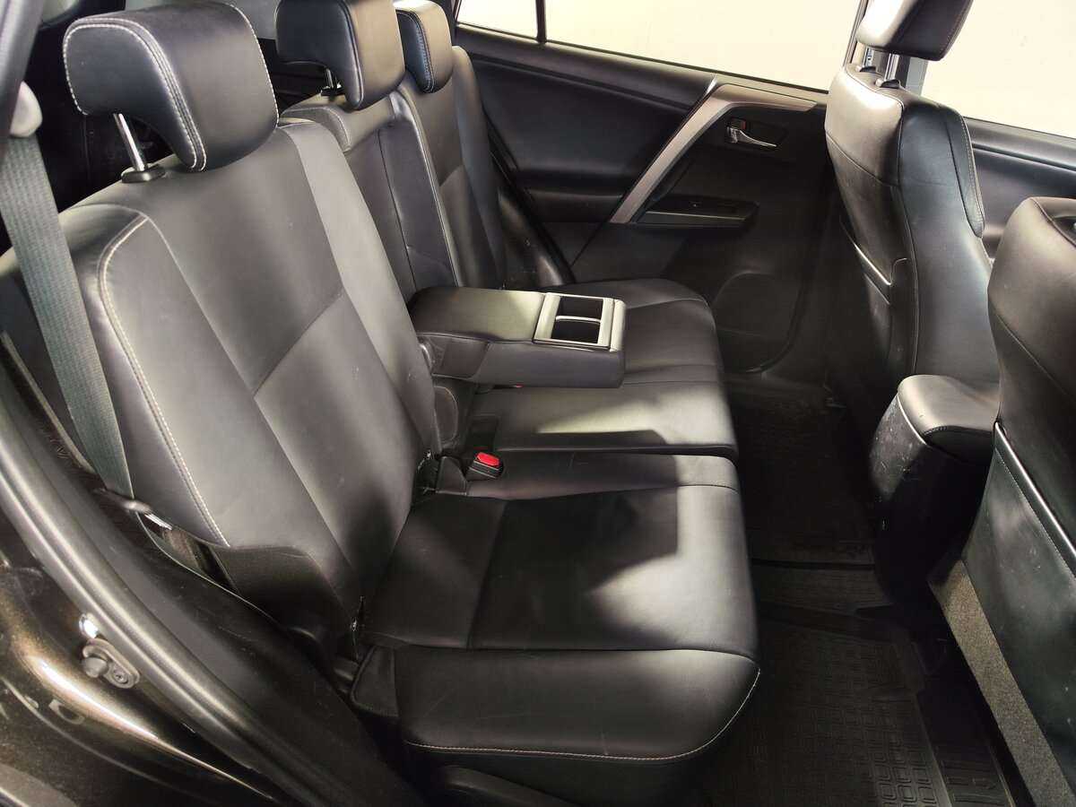 Toyota RAV4 с пробегом — 2015 год. Фото: #8