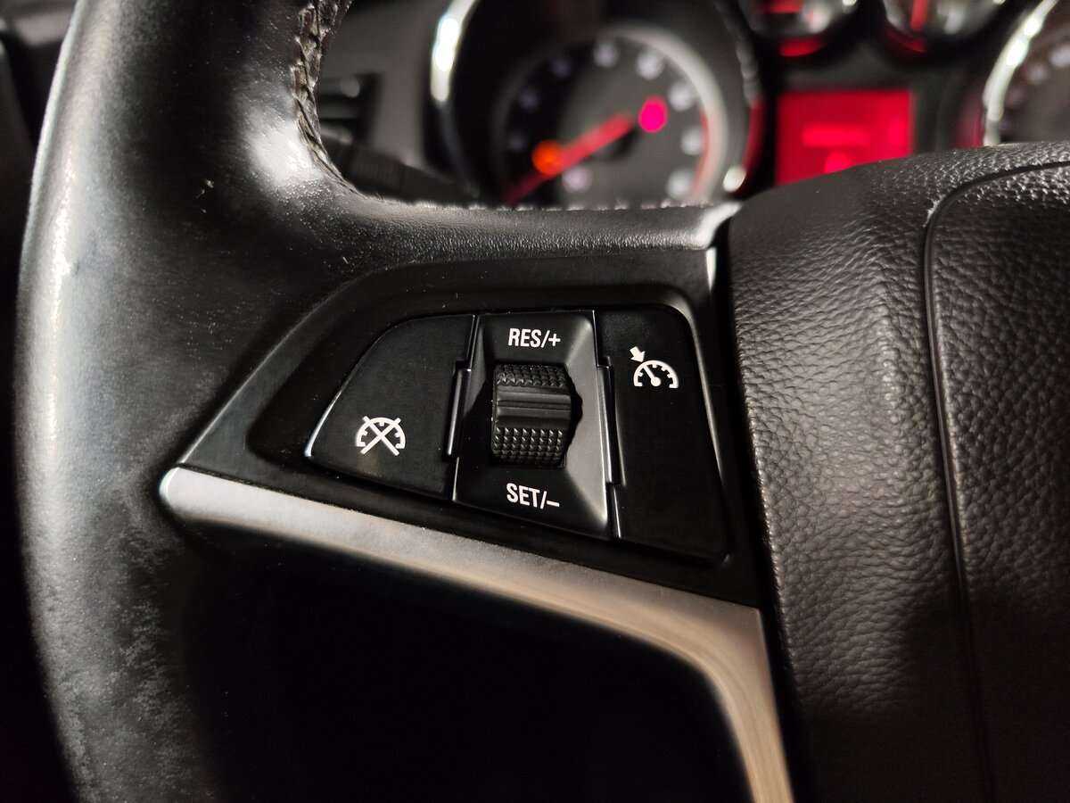 Opel Astra с пробегом — 2012 год. Фото: #9