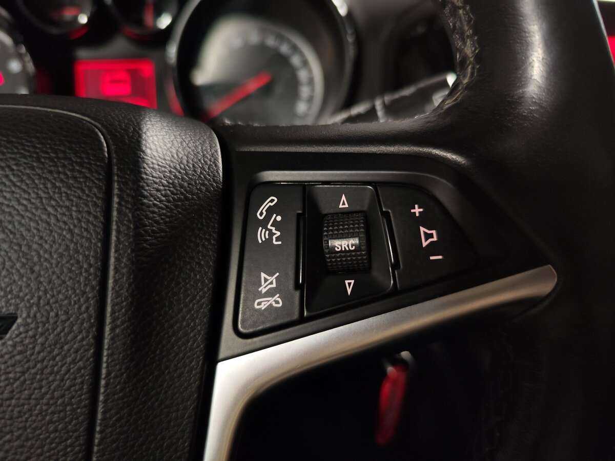 Opel Astra с пробегом — 2012 год. Фото: #10