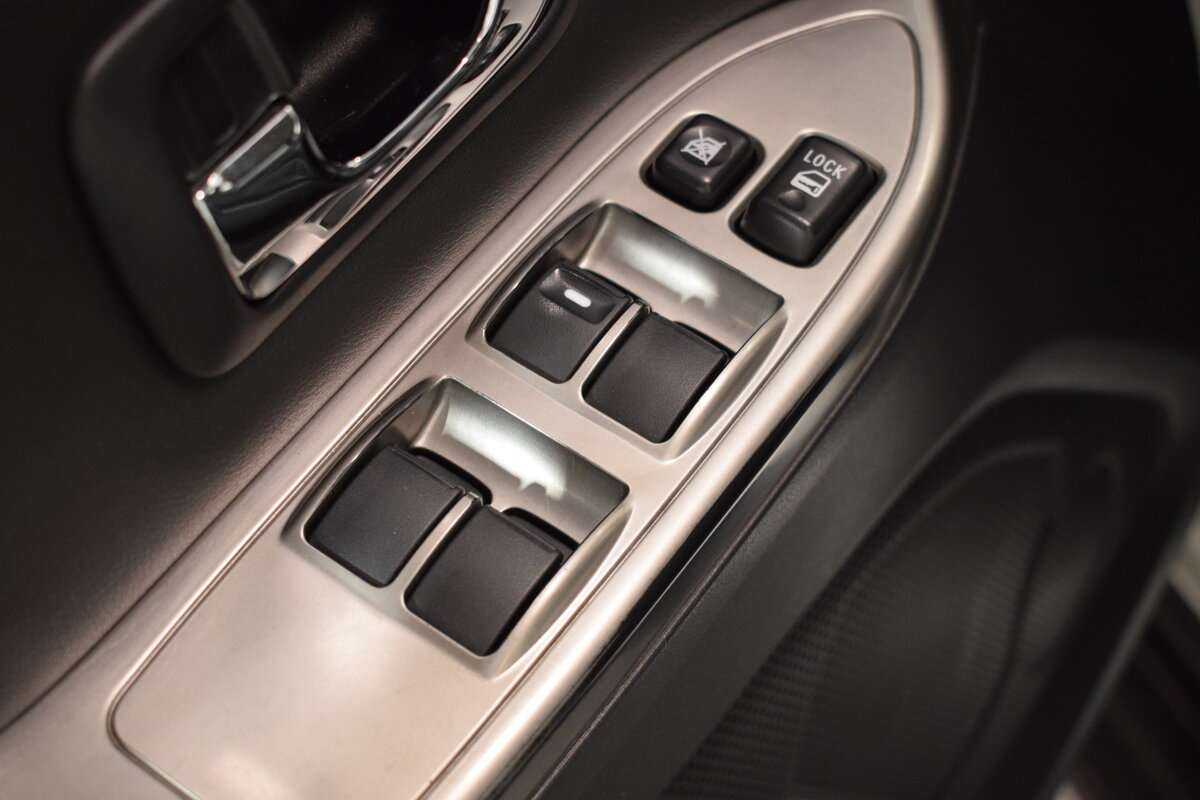 Mitsubishi Pajero с пробегом — 2014 год. Фото: #7