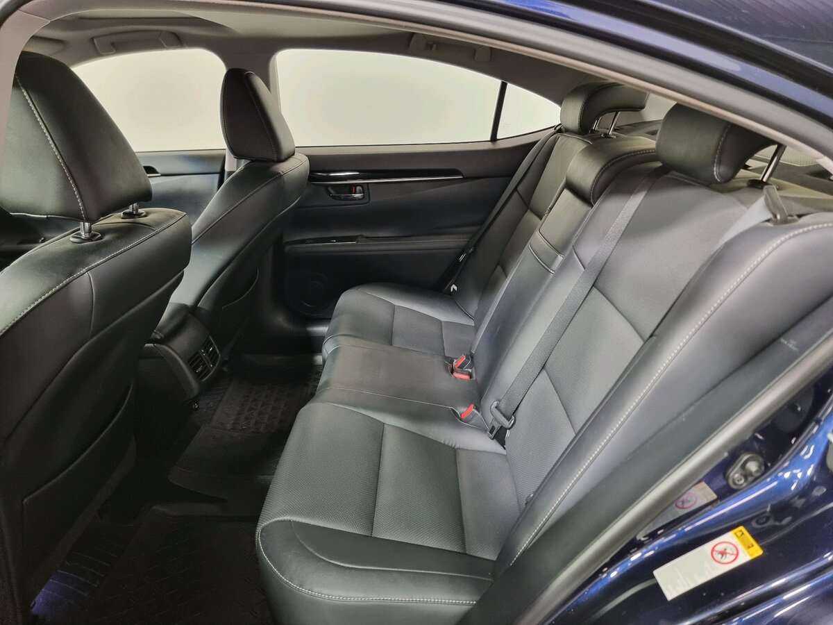 Lexus ES с пробегом — 2016 год. Фото: #11