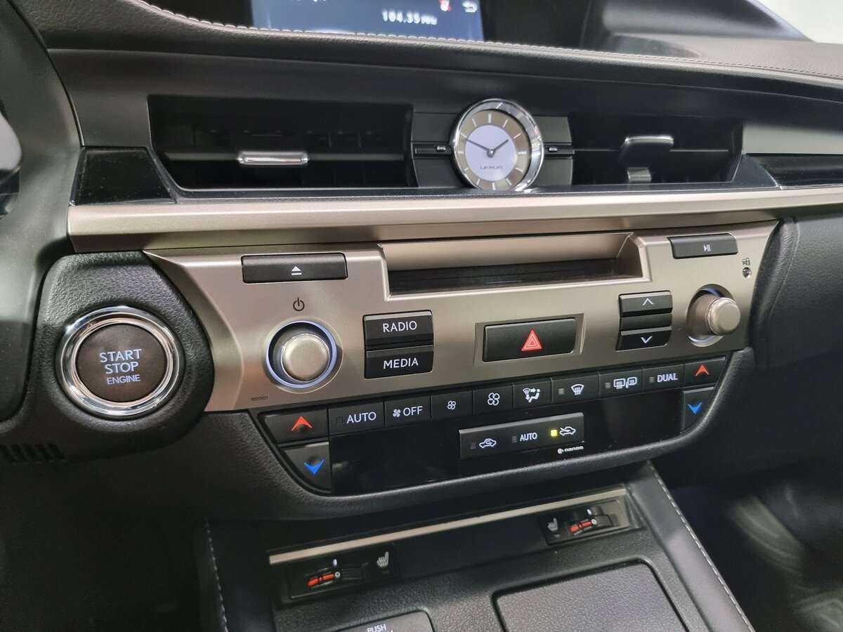 Lexus ES с пробегом — 2016 год. Фото: #19