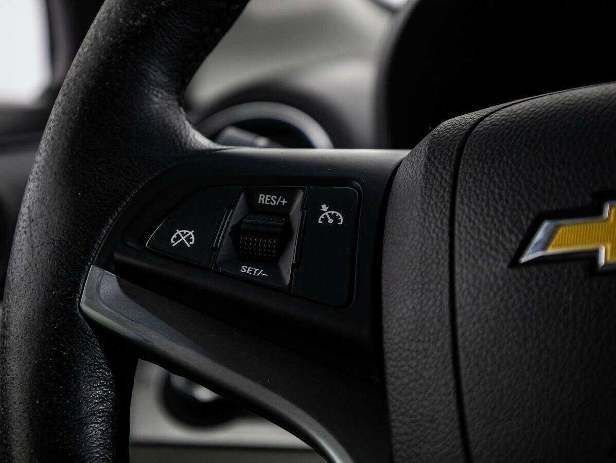 Chevrolet Orlando с пробегом — 2012 год. Фото: #12