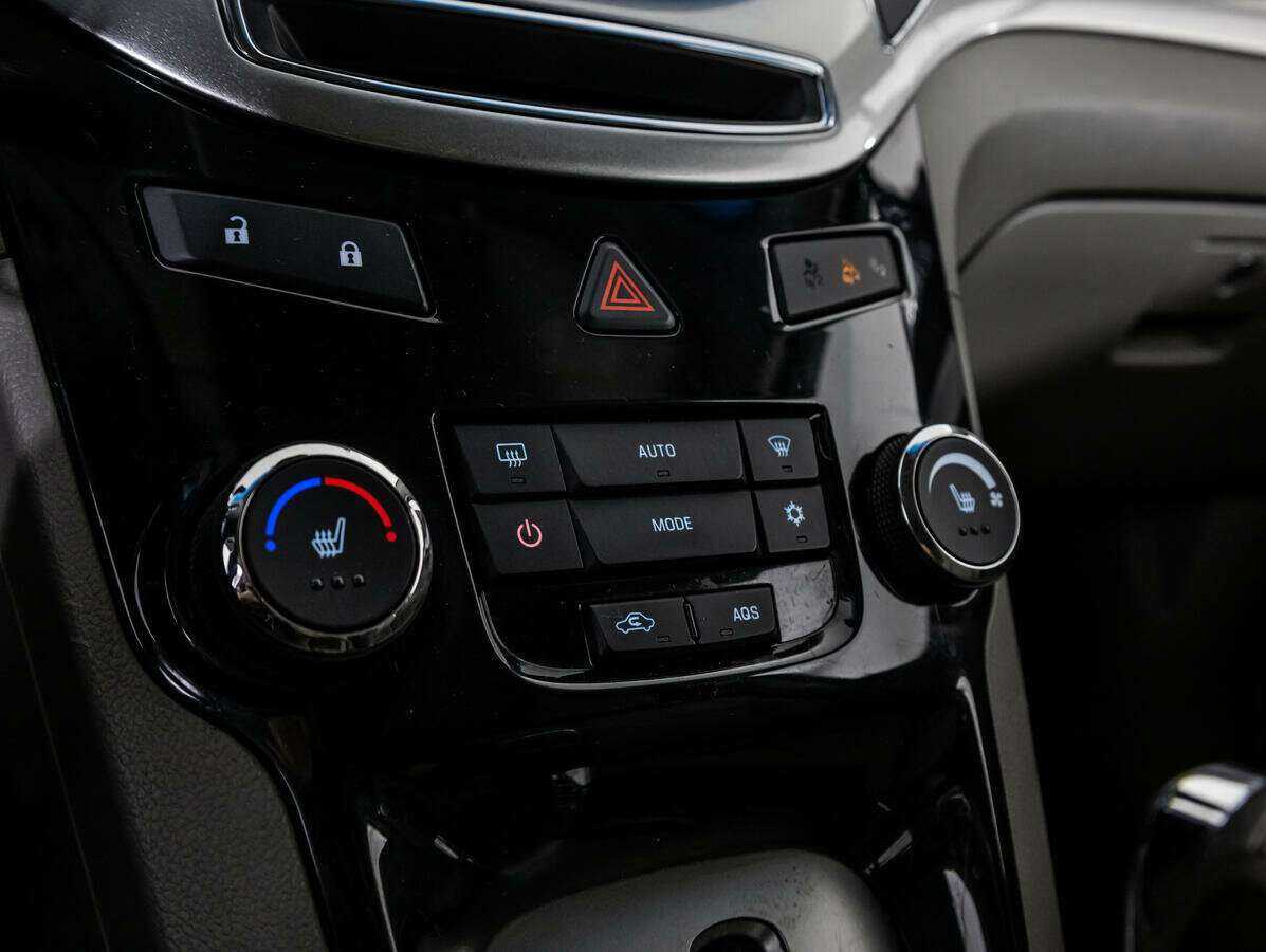 Chevrolet Orlando с пробегом — 2012 год. Фото: #14