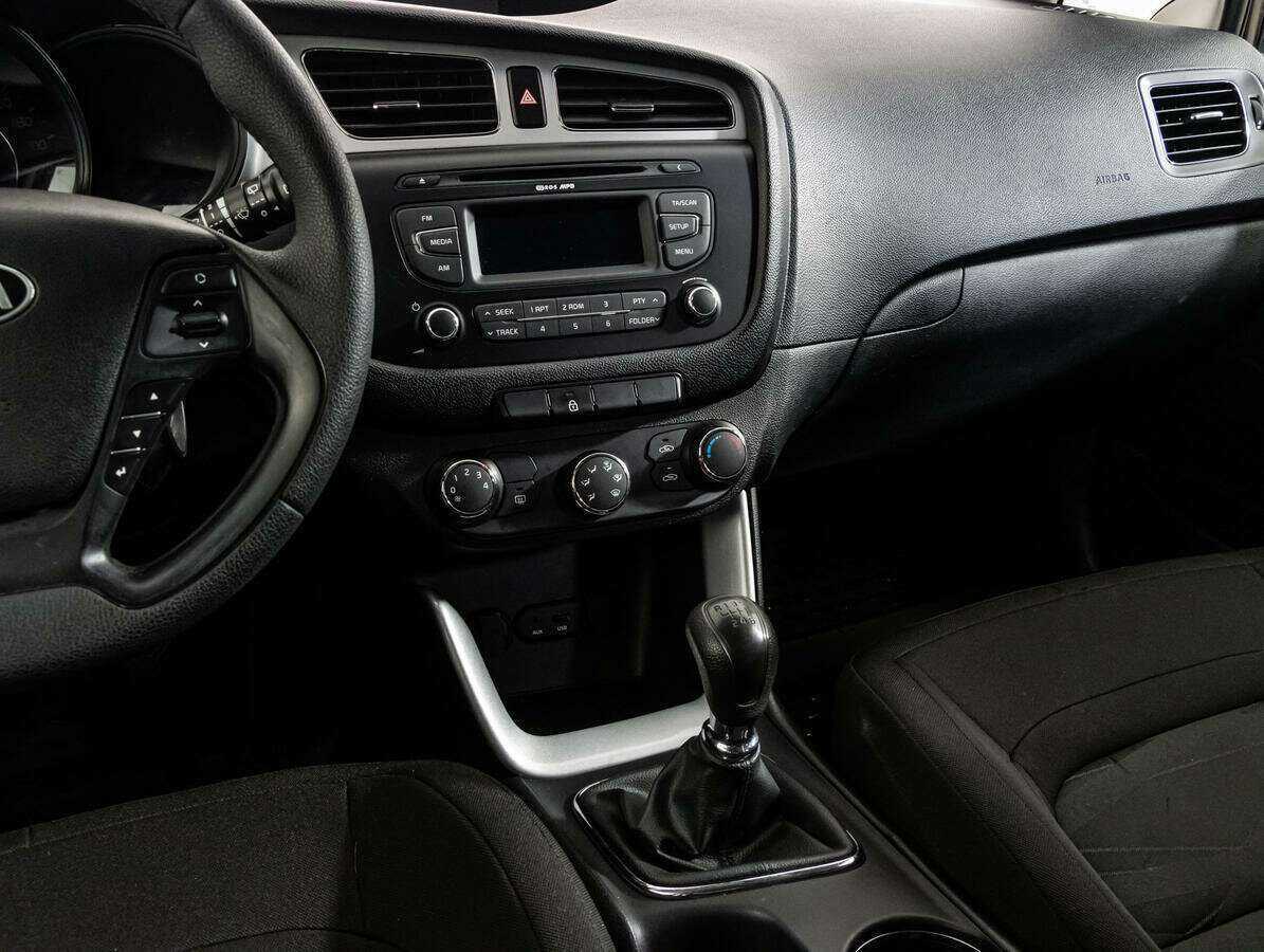 Kia Ceed с пробегом — 2015 год. Фото: #12