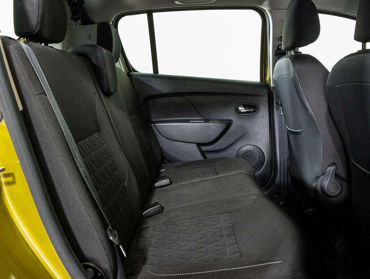 Renault Sandero с пробегом — 2017 год. Фото: #10