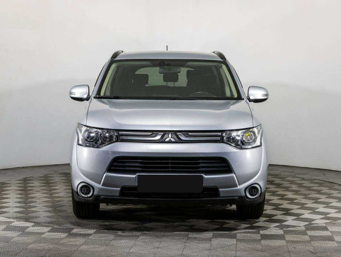 Mitsubishi Outlander с пробегом — 2012 год. Фото: #1