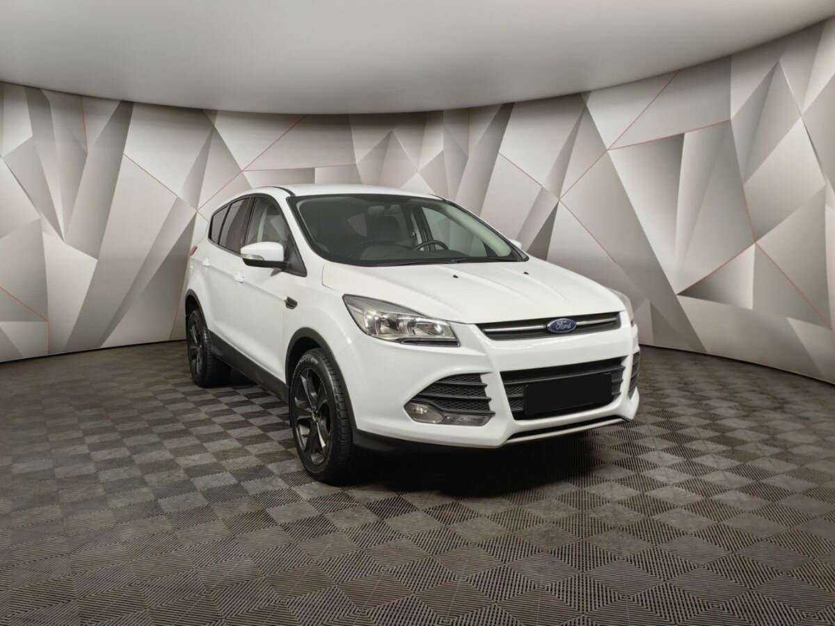 Ford Kuga с пробегом — 2015 год. Фото: #2