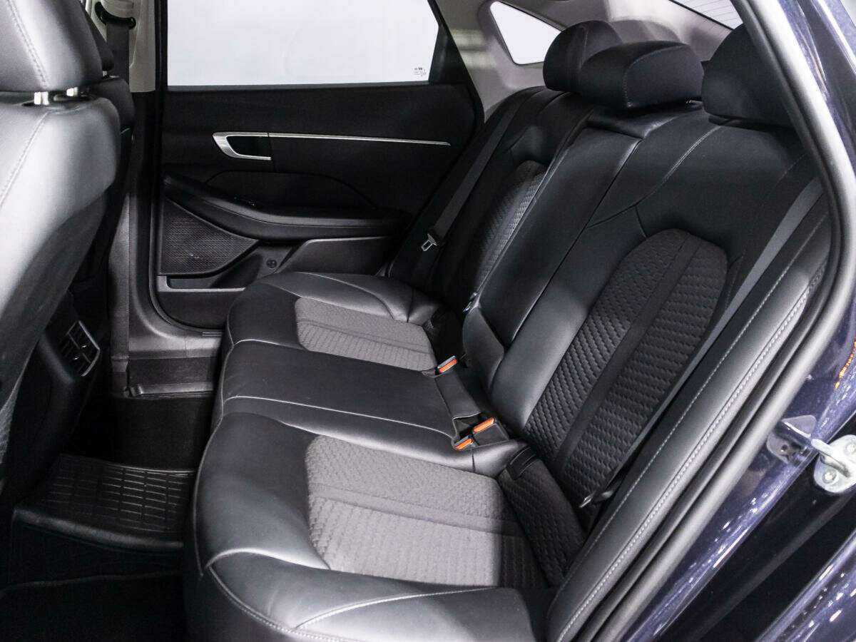 Hyundai Sonata с пробегом — 2021 год. Фото: #9