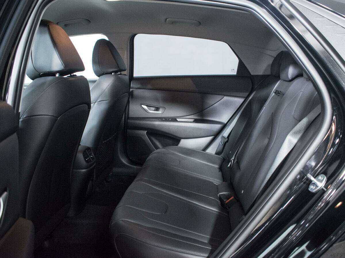 Hyundai Elantra с пробегом — 2023 год. Фото: #9