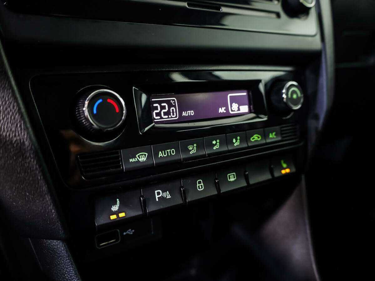 Skoda Rapid с пробегом — 2018 год. Фото: #12