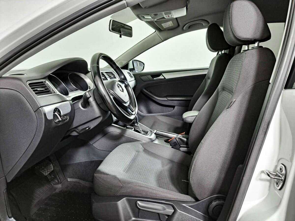 Volkswagen Jetta с пробегом — 2017 год. Фото: #10
