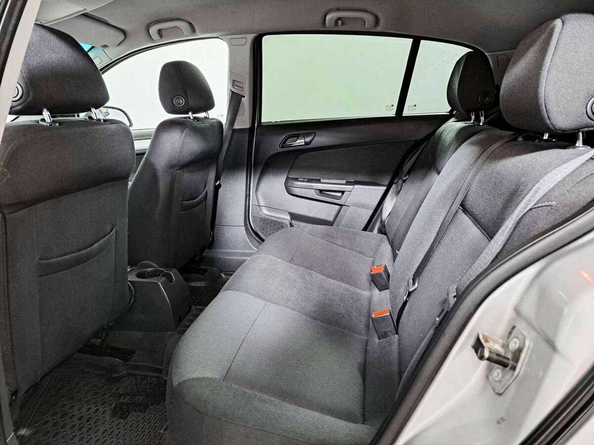 Opel Astra с пробегом — 2013 год. Фото: #10