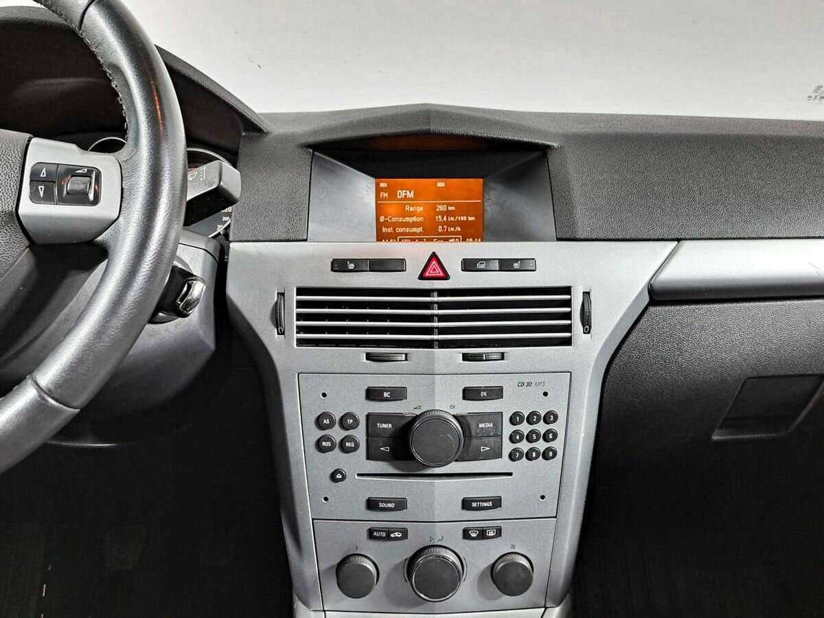 Opel Astra с пробегом — 2013 год. Фото: #13