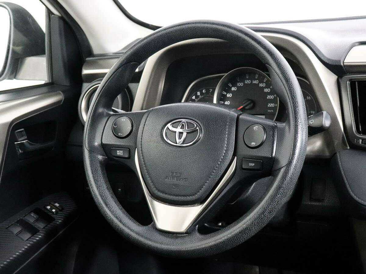 Toyota RAV4 с пробегом — 2015 год. Фото: #11