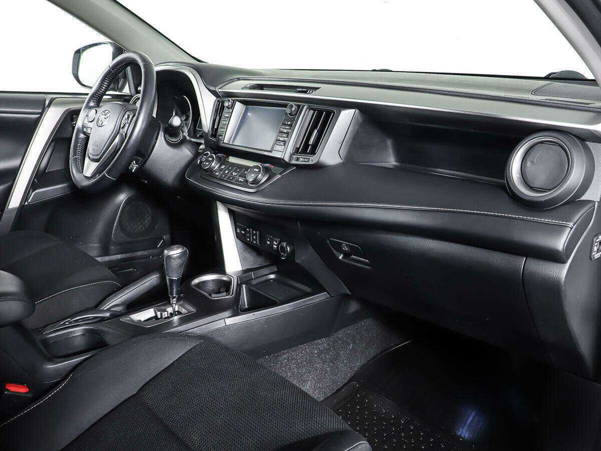 Toyota RAV4 с пробегом — 2018 год. Фото: #8