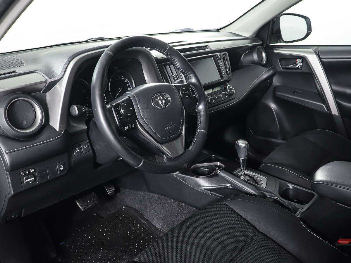 Toyota RAV4 с пробегом — 2018 год. Фото: #12