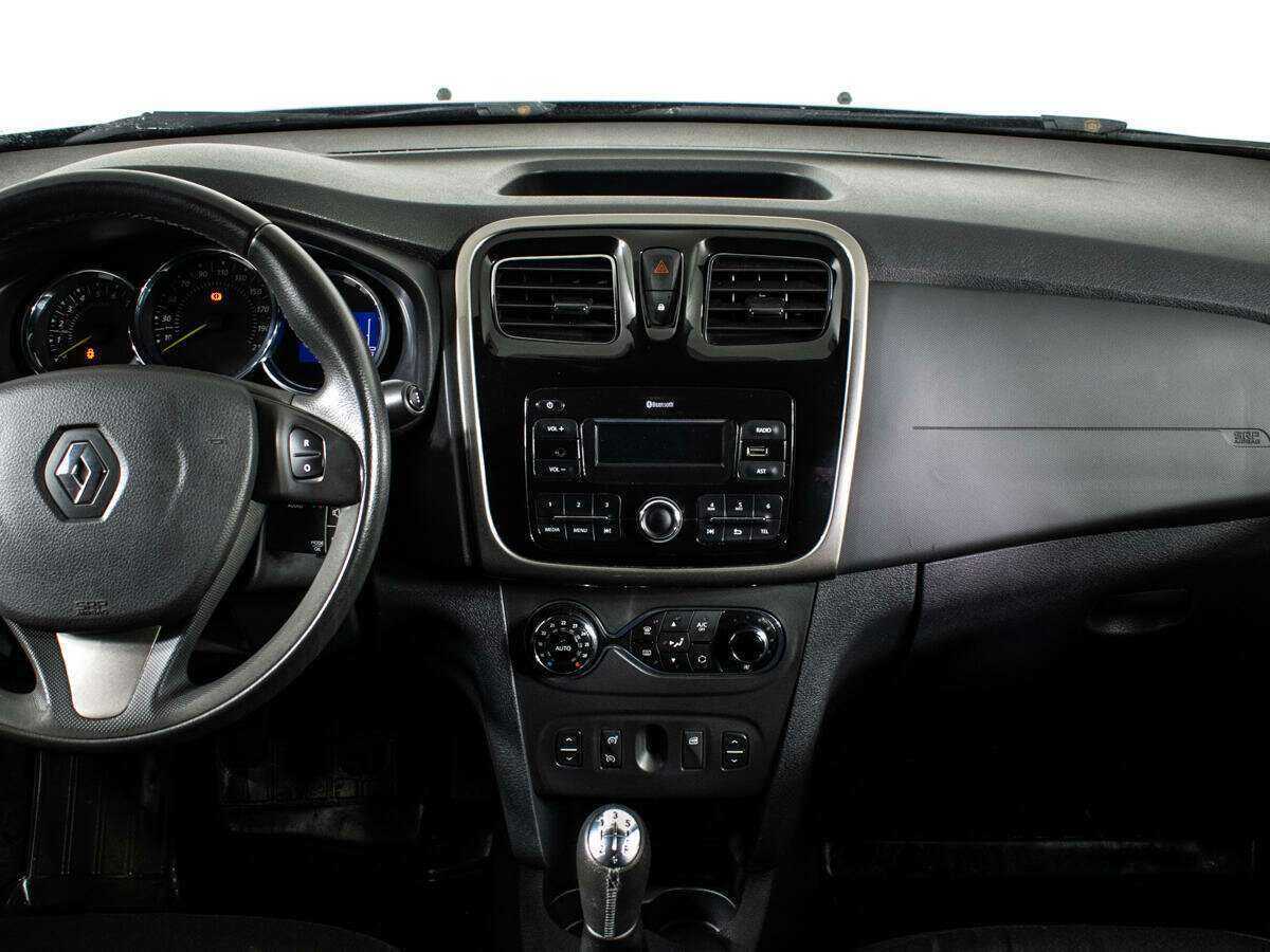 Renault Sandero с пробегом — 2017 год. Фото: #9