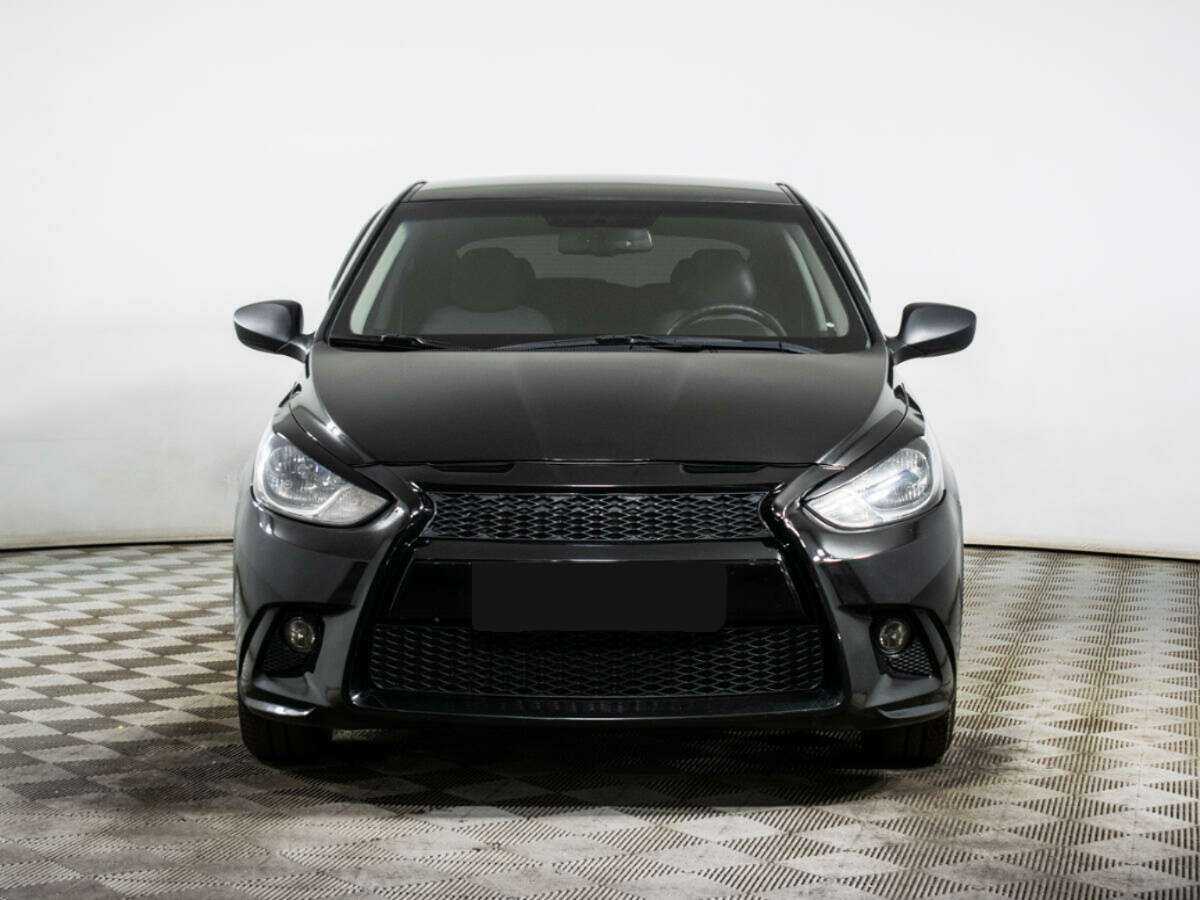 Hyundai Solaris с пробегом — 2012 год. Фото: #1