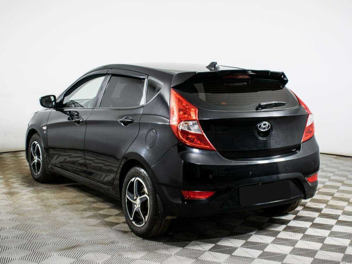 Hyundai Solaris с пробегом — 2012 год. Фото: #5