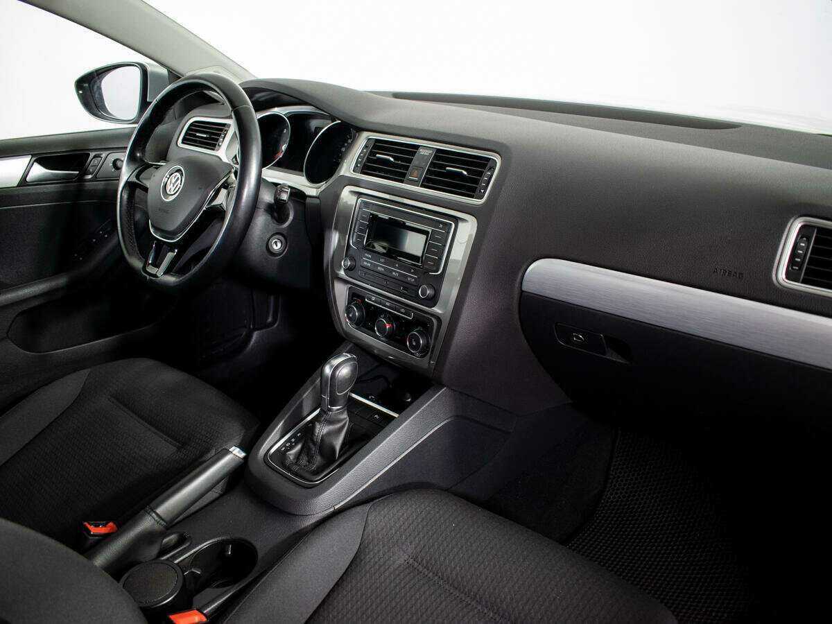 Volkswagen Jetta с пробегом — 2018 год. Фото: #8