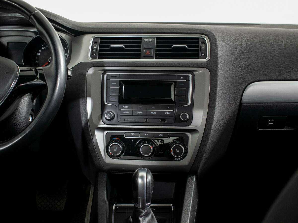 Volkswagen Jetta с пробегом — 2018 год. Фото: #10