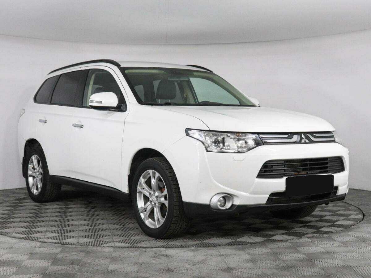 Mitsubishi Outlander с пробегом — 2012 год. Фото: #2