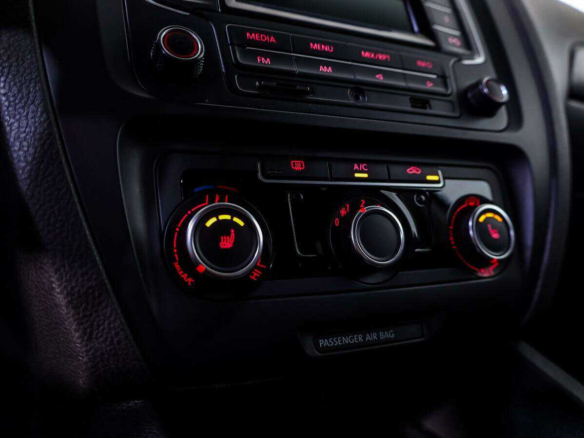 Volkswagen Jetta с пробегом — 2014 год. Фото: #12